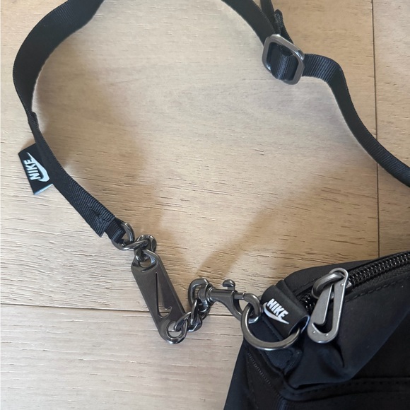 Nike Black Crossbody Bag NEW with tags - Picture 2 of 9